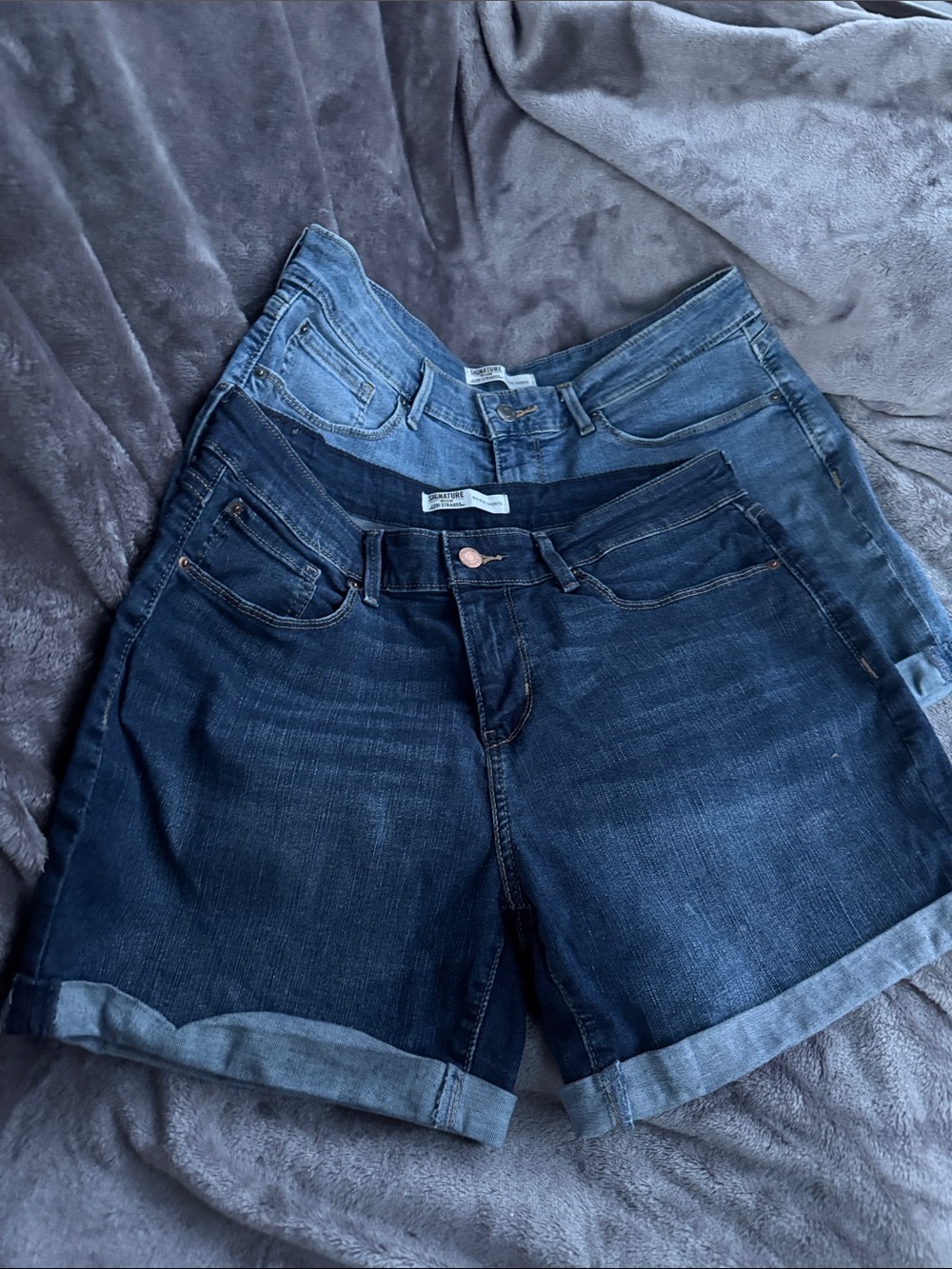 2 pairs Signature gold by Levi Strauss Denim Roll-Cuff Shorts -